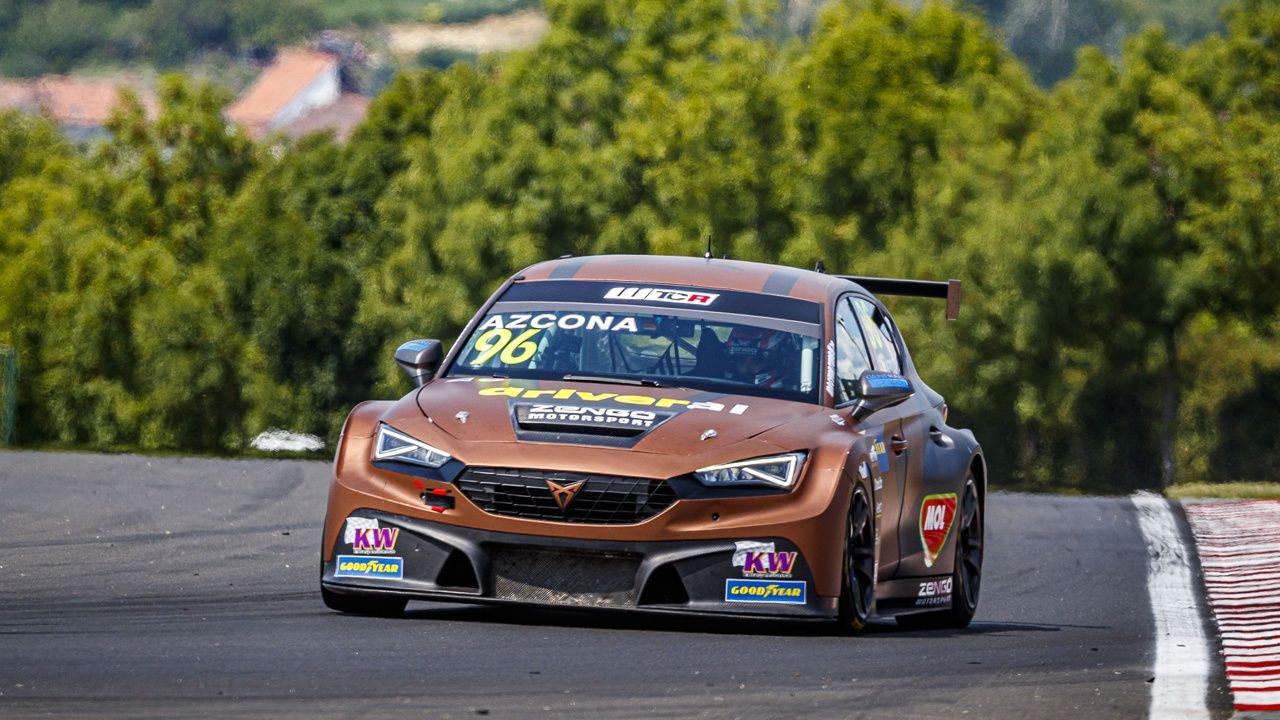 Santiago Urrutia se impone en la carrera principal del WTCR en Hungría