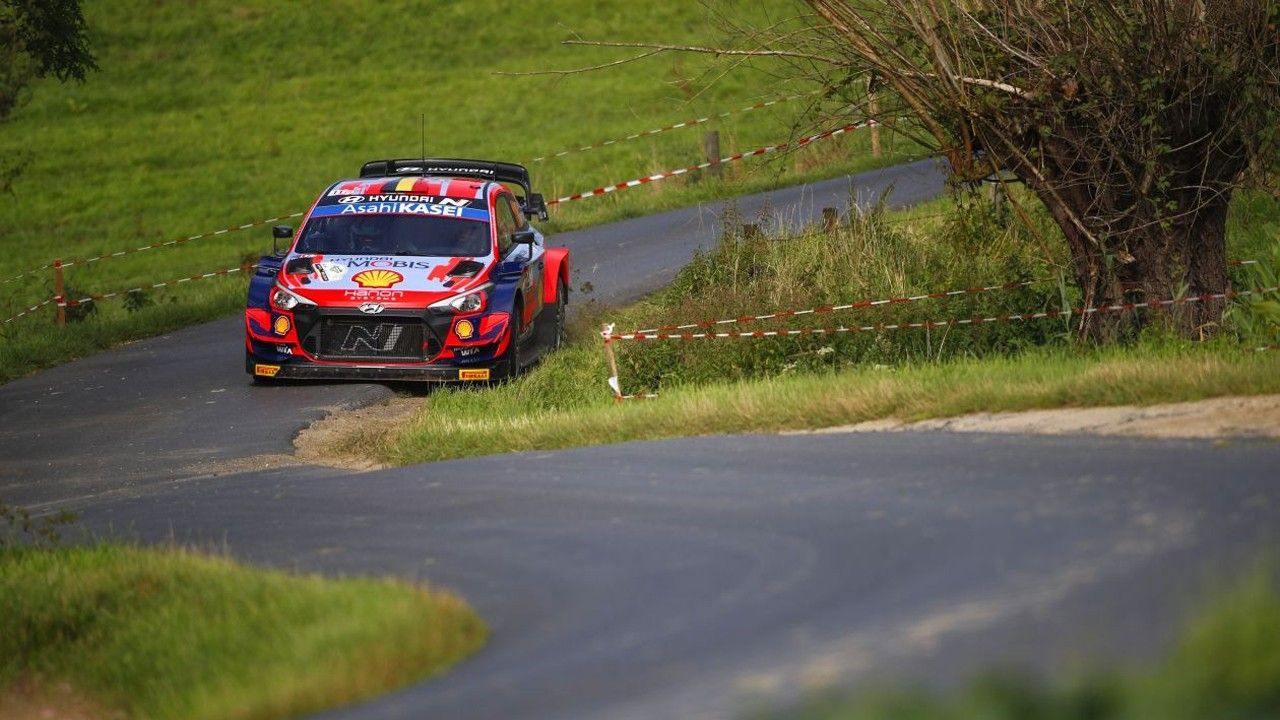 Thierry Neuville cierra la primera etapa del Ypres Rally al frente