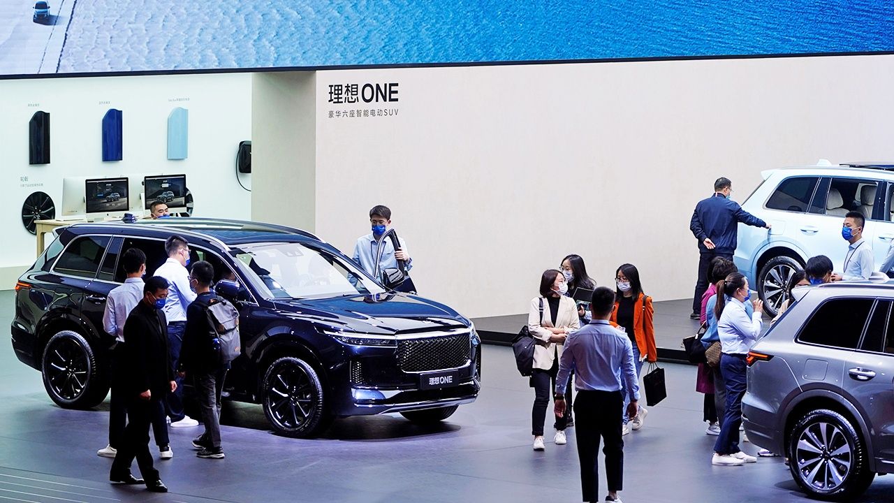 China - Julio 2021: El mercado modera su caída y el coche eléctrico sigue al alza