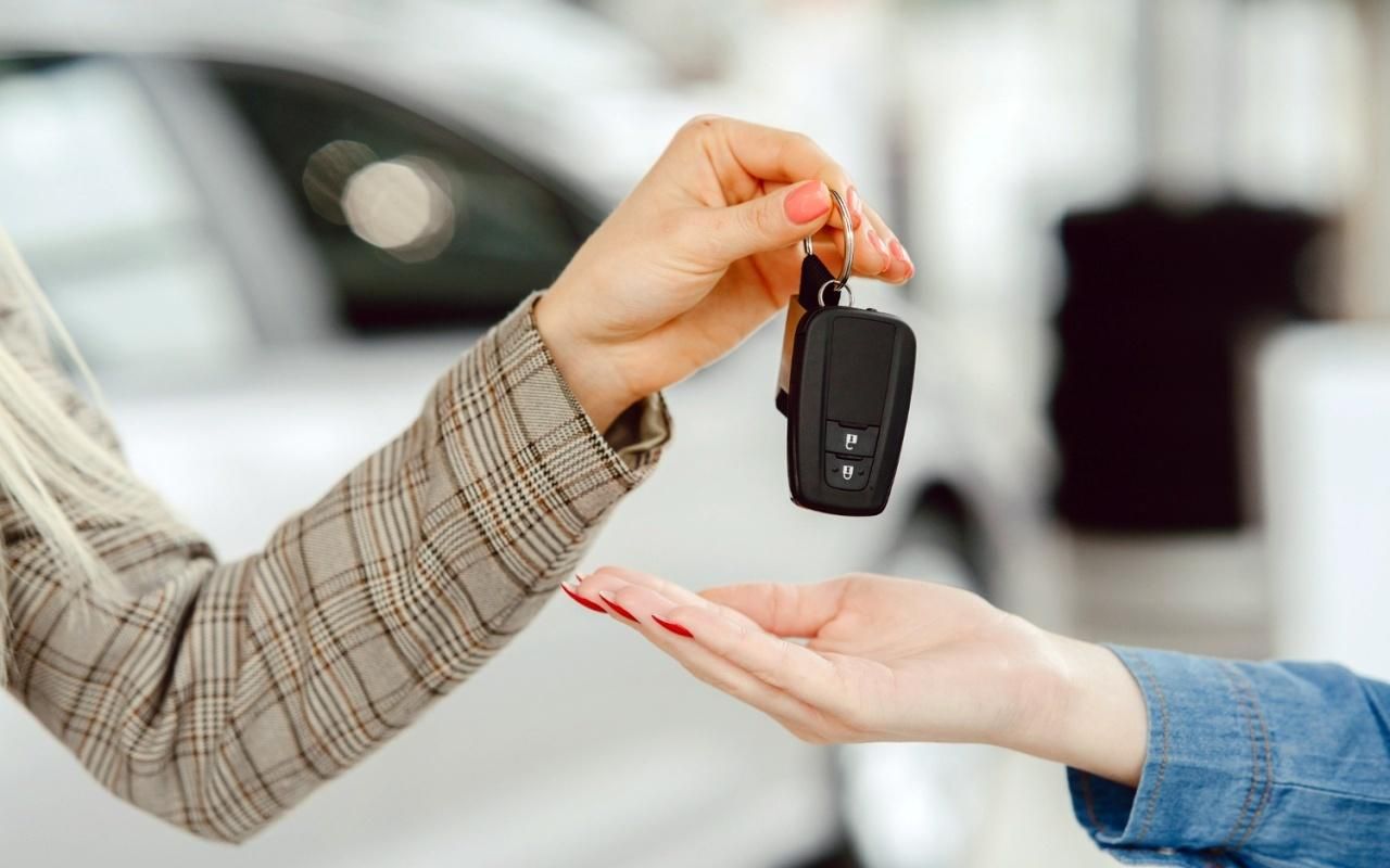 Coche en herencia: qué hay que hacer y cuánto cuesta