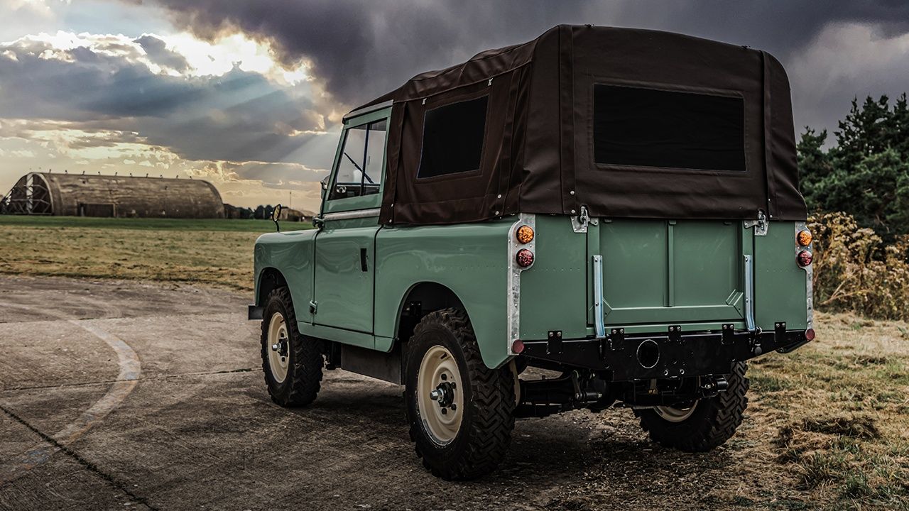 Land Rover Series IIA transformado por Everrati