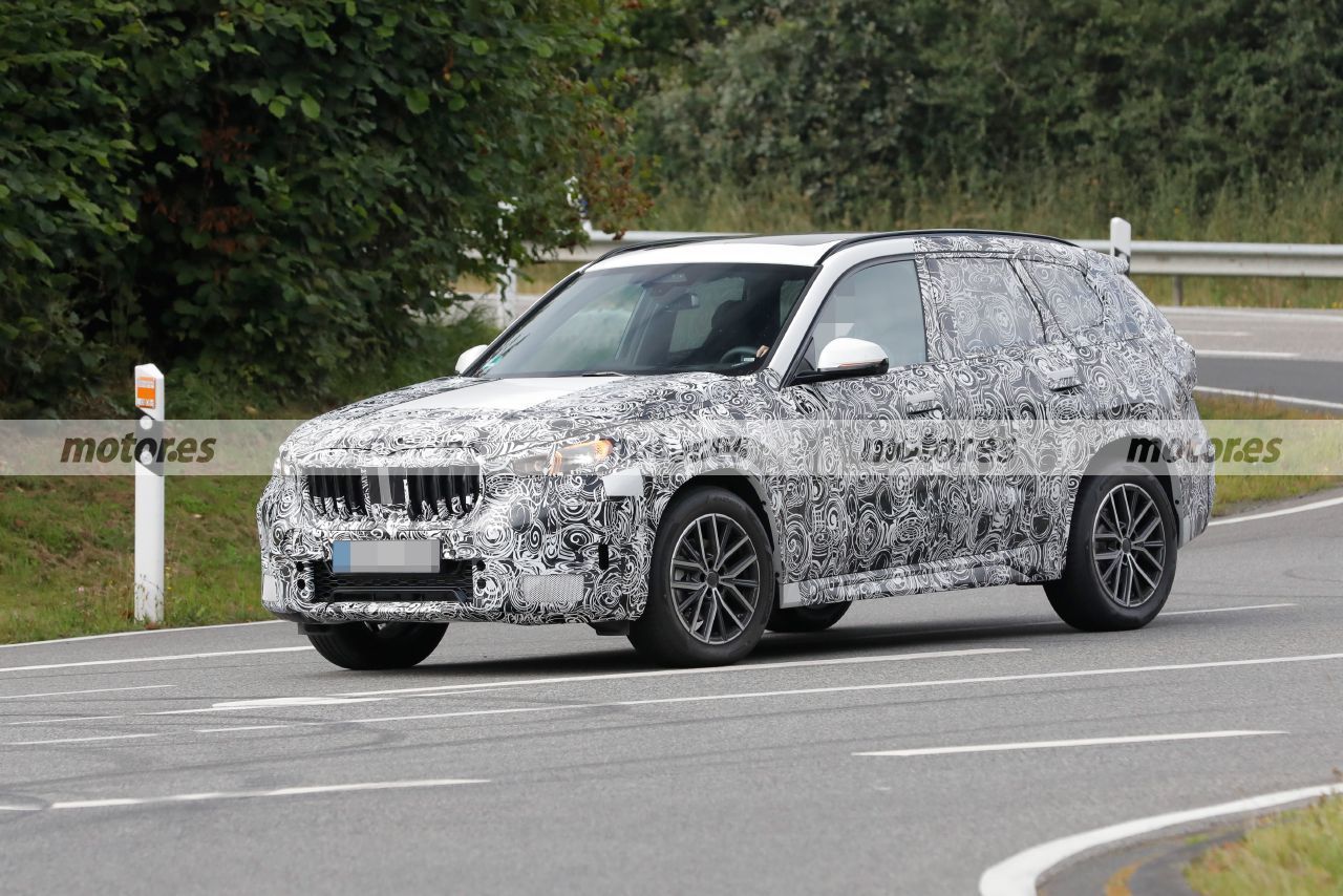 Los prototipos del BMW X1 2023 vuelan en Nürburgring en nuevas fotos espía