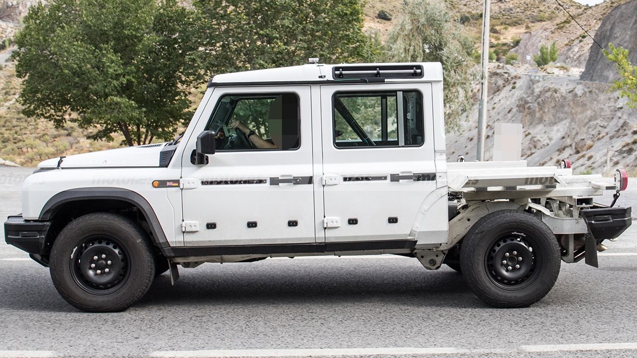 INEOS Grenadier Pick-up - foto espía lateral