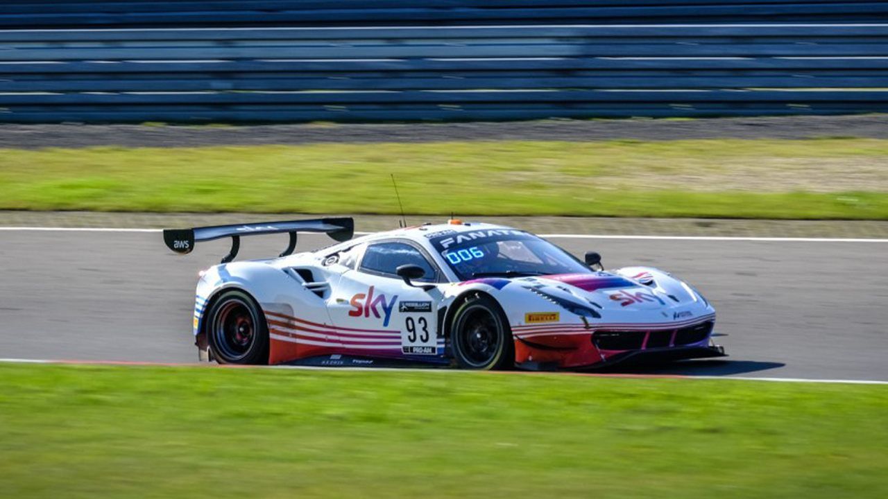 Jonathan Hui lidera con el Ferrari #93 el 'Bronze Test' de Nürburgring