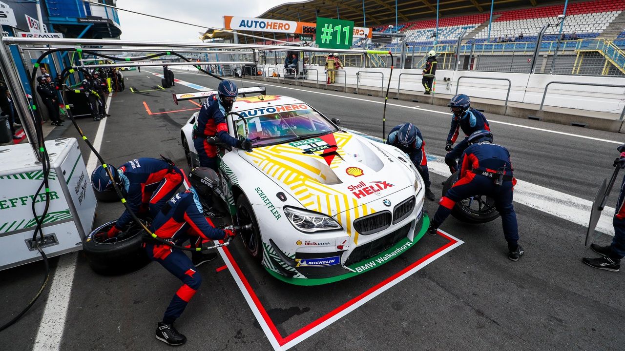 Liam Lawson sigue en racha y logra la primera pole del DTM en Assen