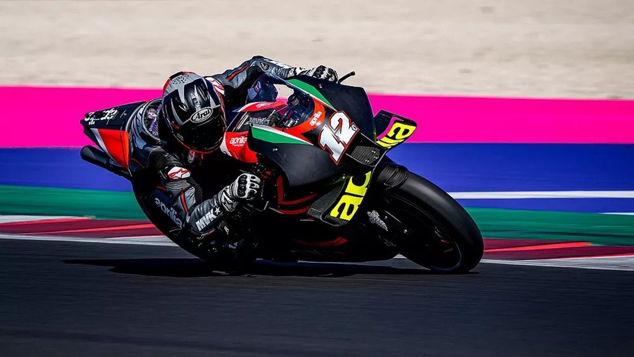 Maverick Viñales vuelve a sonreír en su primer contacto con Aprilia