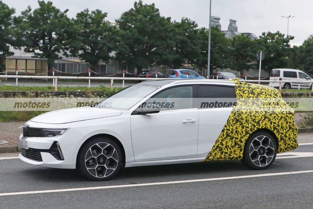 Foto espía Opel Astra Sports Tourer 2023 - exterior