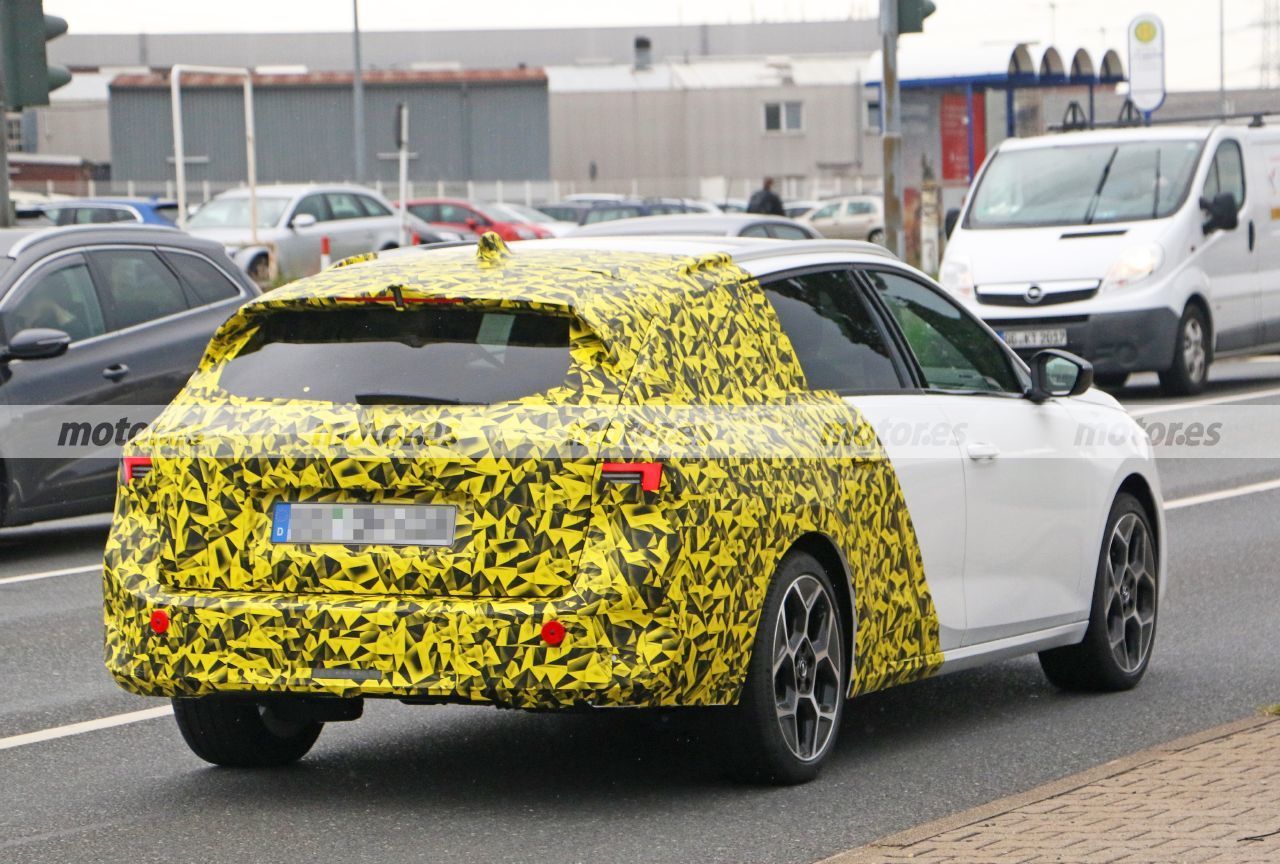 Foto espía Opel Astra Sports Tourer 2023 - exterior