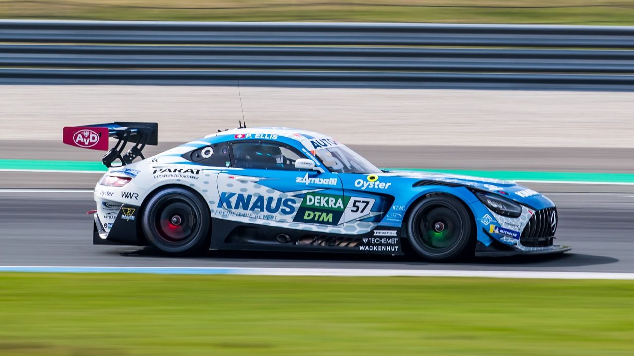 Philip Ellis y Dani Juncadella se reparten los libres del DTM en Assen