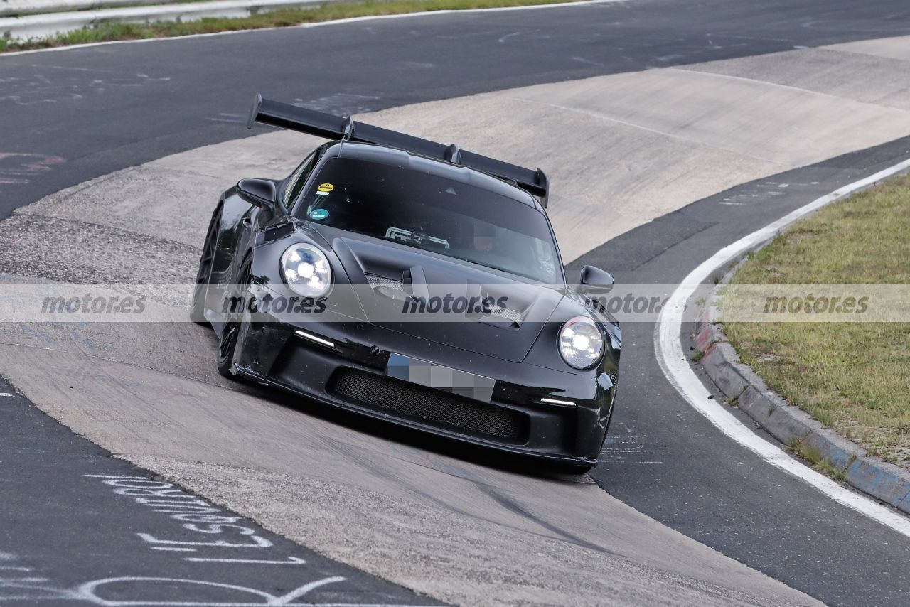 Foto espía Porsche 911 GT3 RS 2022 en Nürburgring - exterior