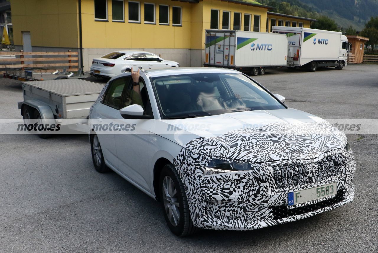 Foto espía Skoda Scala Facelift 2023 - exterior