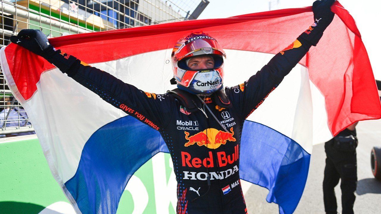 Verstappen se da un baño de masas en Zandvoort