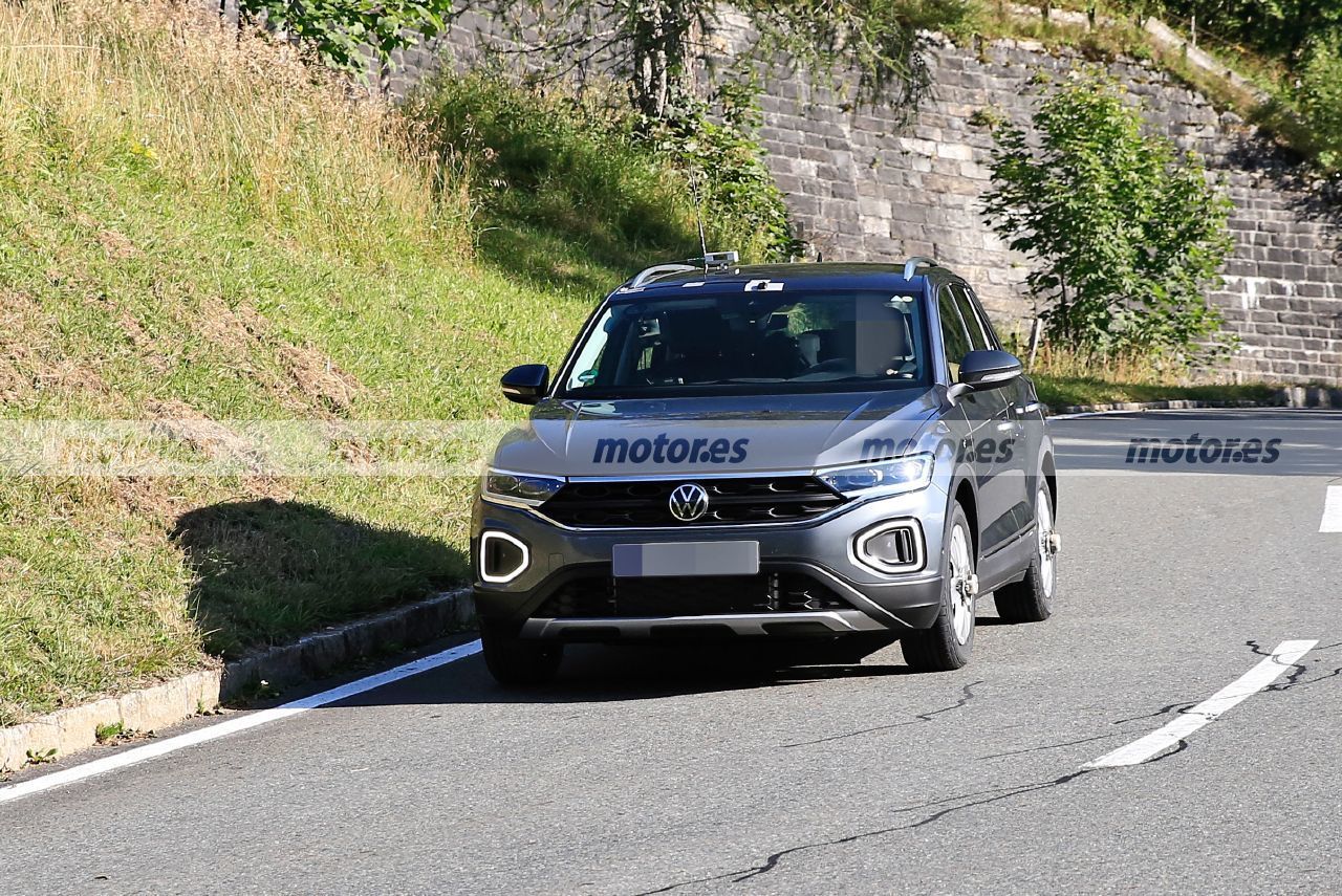 Nuevas fotos espía de los Volkswagen T-Roc y T-Roc R Facelift 2022 sin camuflaje