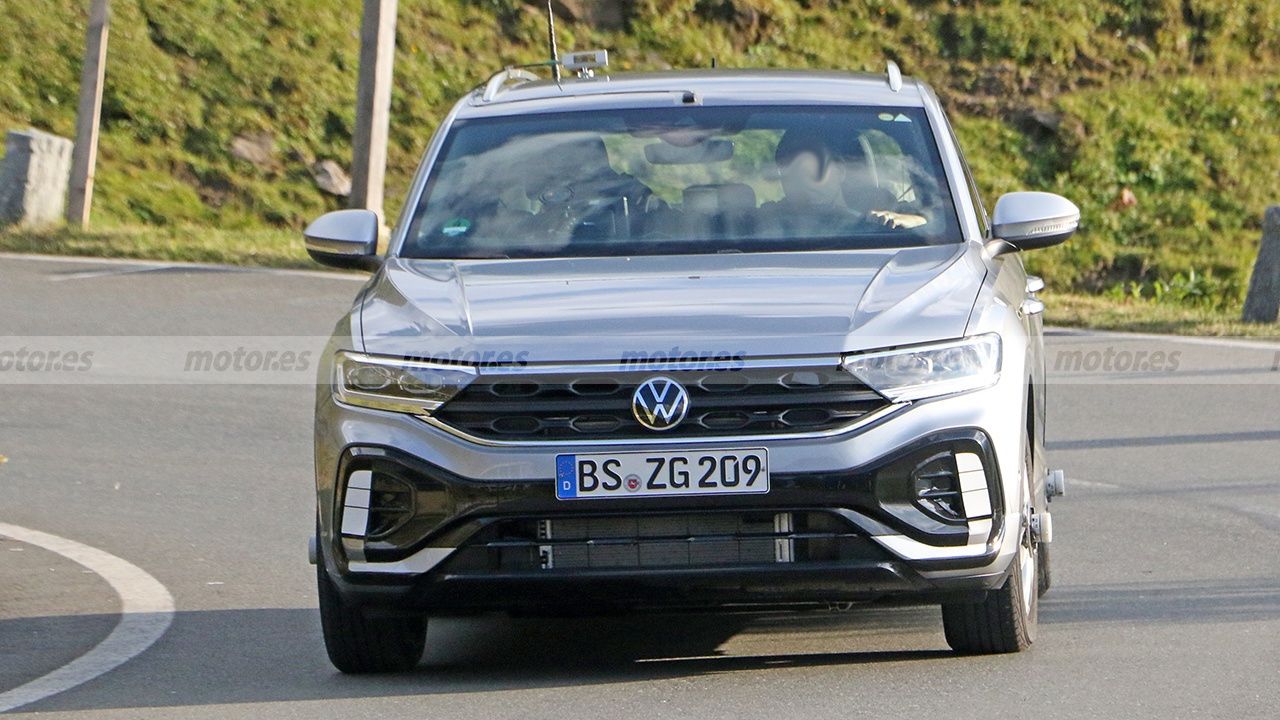 Volkswagen T-Roc R-Line 2022 - foto espía frontal