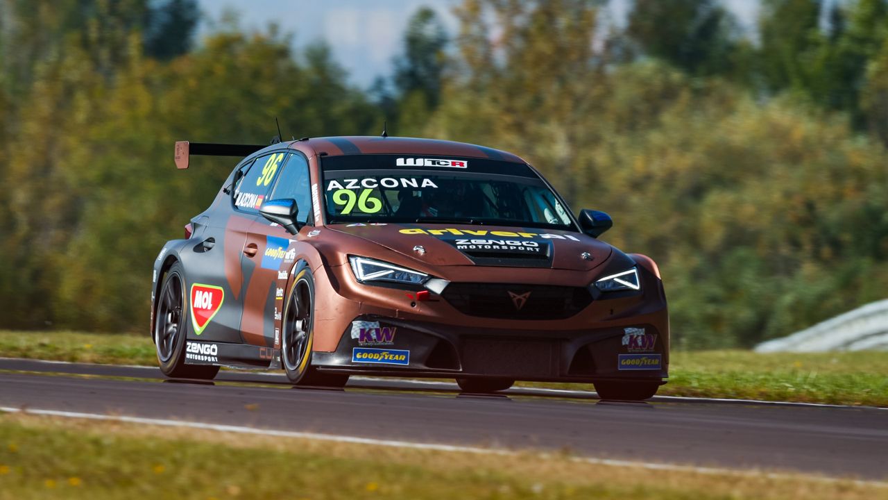 Azcona y Michelisz lideran los libres del WTCR en el Autódromo de Most