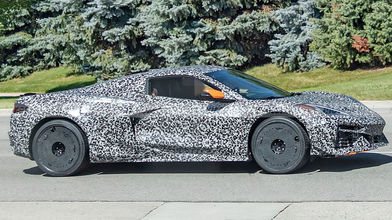 Chevrolet Corvette Z06 Convertible 2023 - foto espía lateral