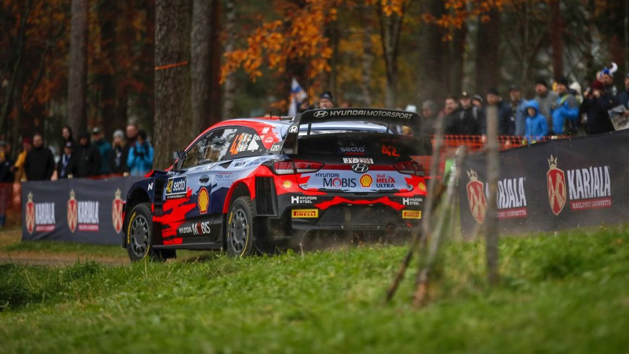 Craig Breen supera a Ott Tänak y duerme líder en el Rally de Finlandia