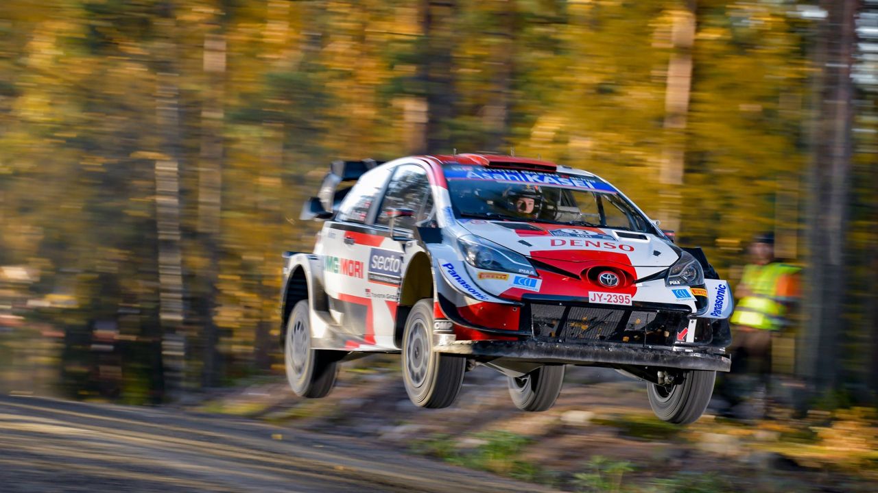 Elfyn Evans logra una brillante victoria en el Rally de Finlandia