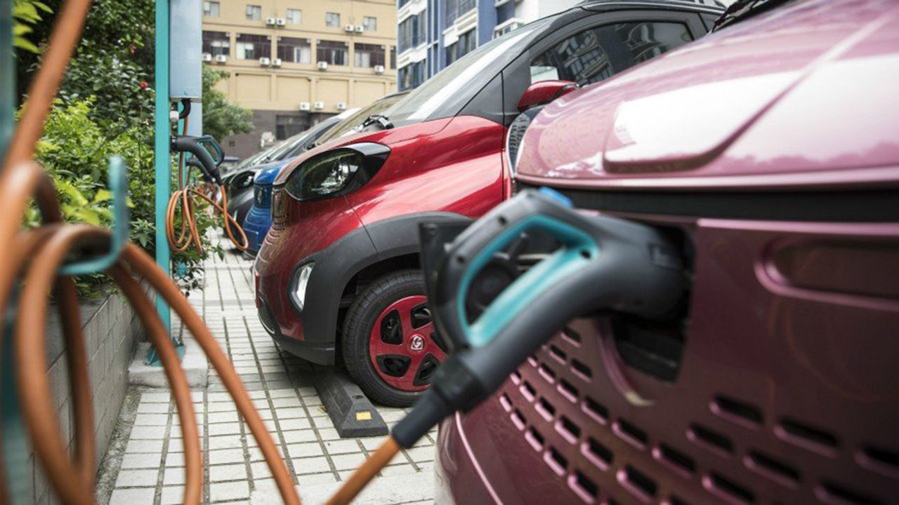 ¿Problemas de la masificación del coche eléctrico? Largas esperas para recargar la batería