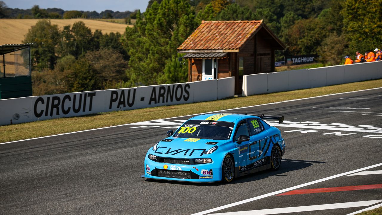 Jean-Karl Vernay gana en Pau-Arnos y se mete en la lucha por el WTCR