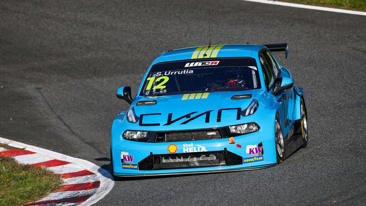 Jean-Karl Vernay gana en Pau-Arnos y se mete en la lucha por el WTCR