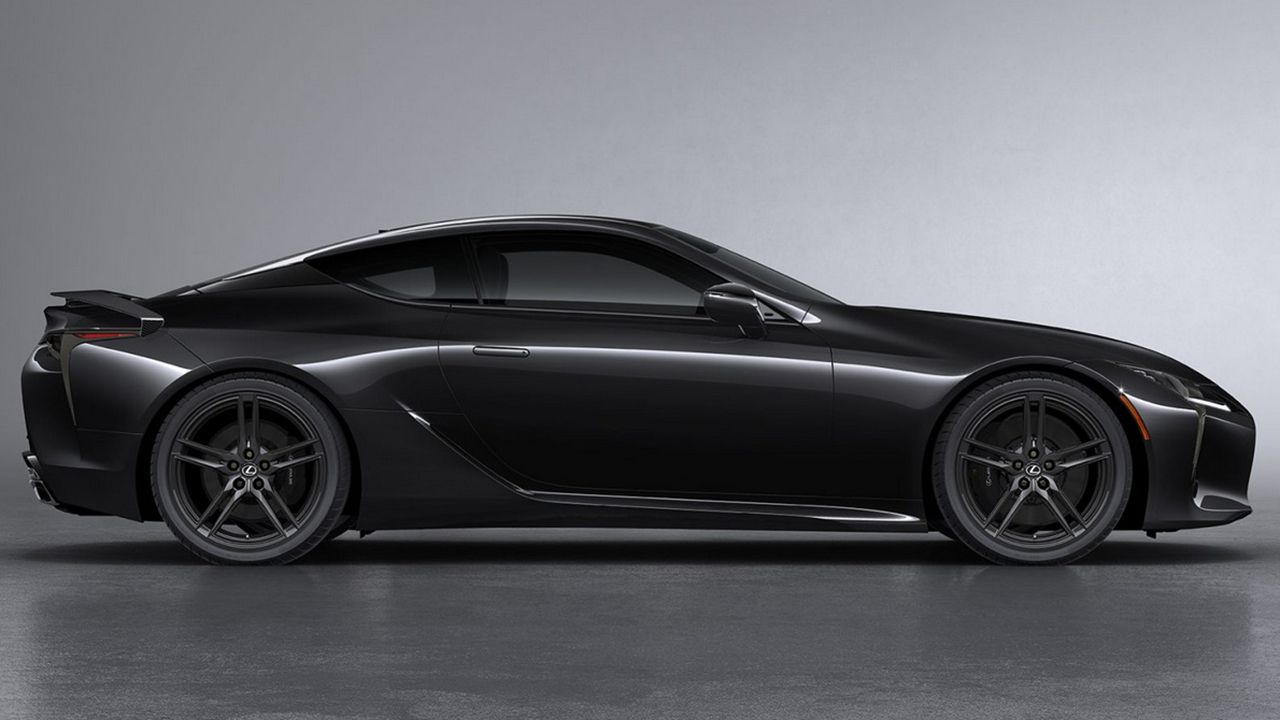 Lexus LC Black Inspiration - lateral