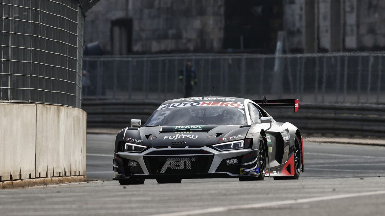 Liam Lawson empuja por el título desde la pole del DTM en Norisring