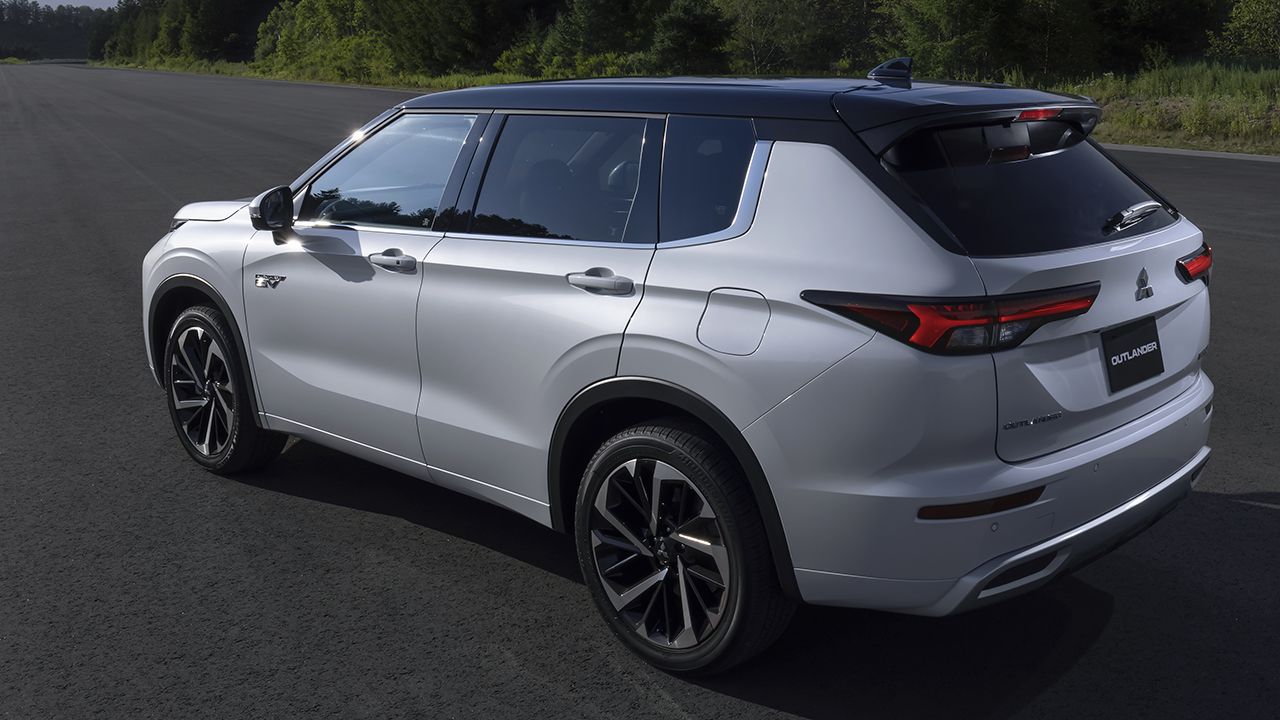 Mitsubishi Outlander PHEV 2022 - posterior