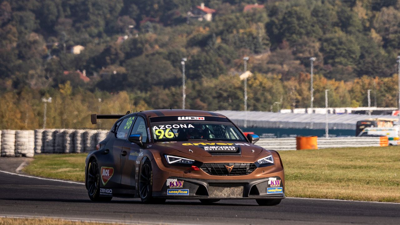 Néstor Girolami lidera el doblete de Honda en la primera manga de Most