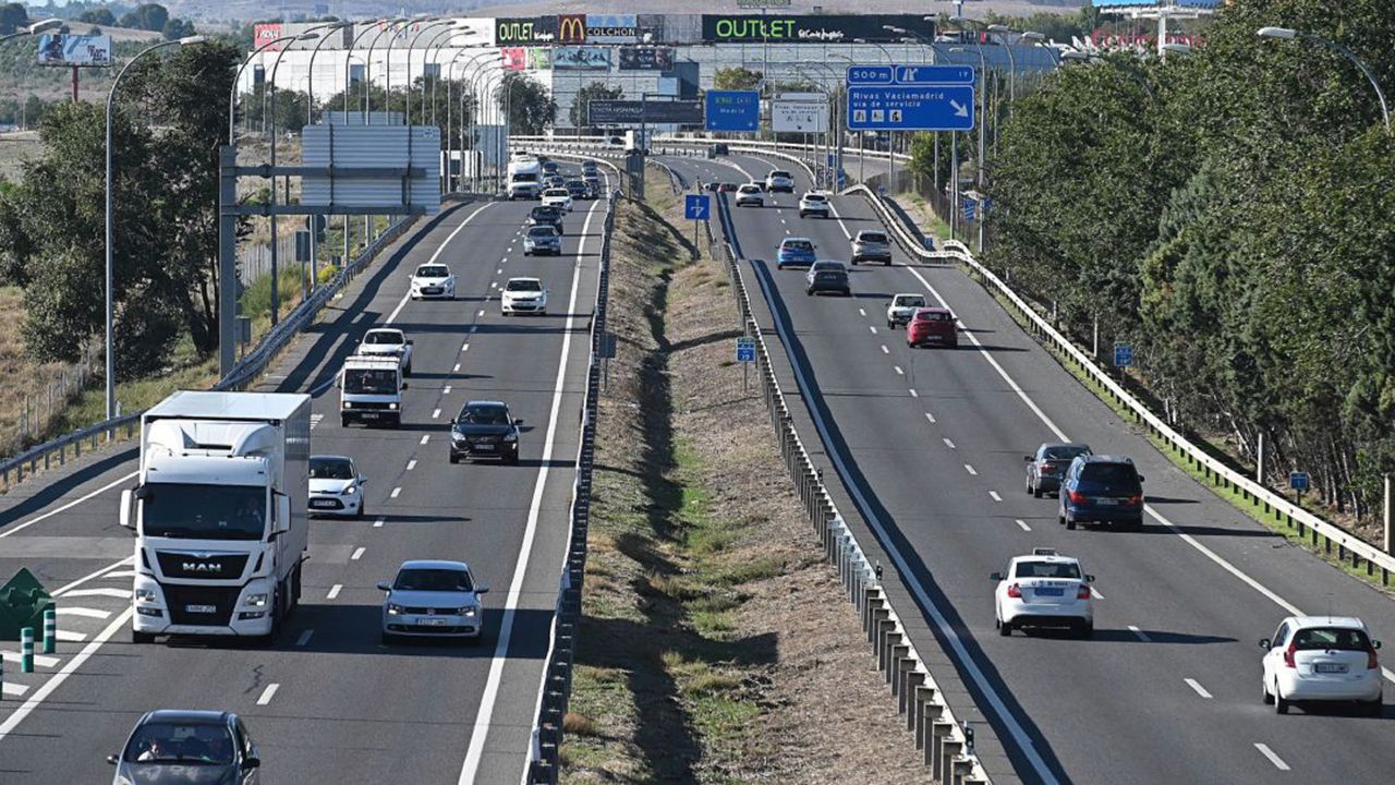 Habrá que pagar por usar las autovías y el Gobierno se niega a llamarlo peaje