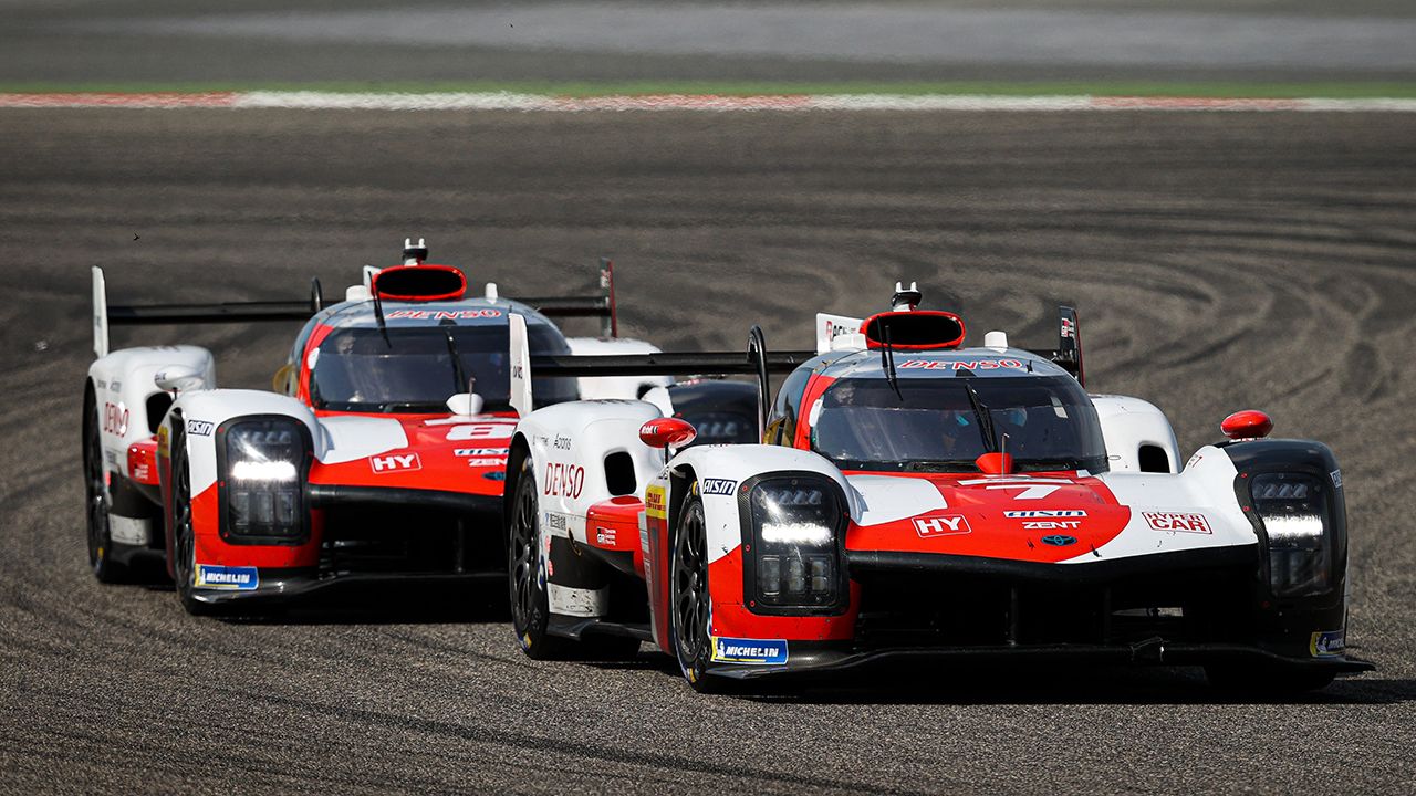 Paseo marcial del #7 en la primera carrera de Bahrein y título para Toyota Gazoo Racing