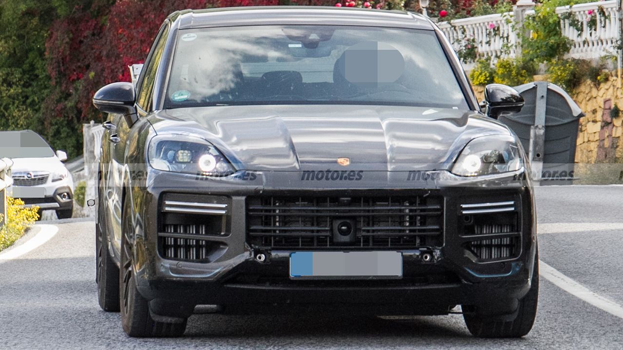 Porsche Cayenne 2022 - foto espía frontal