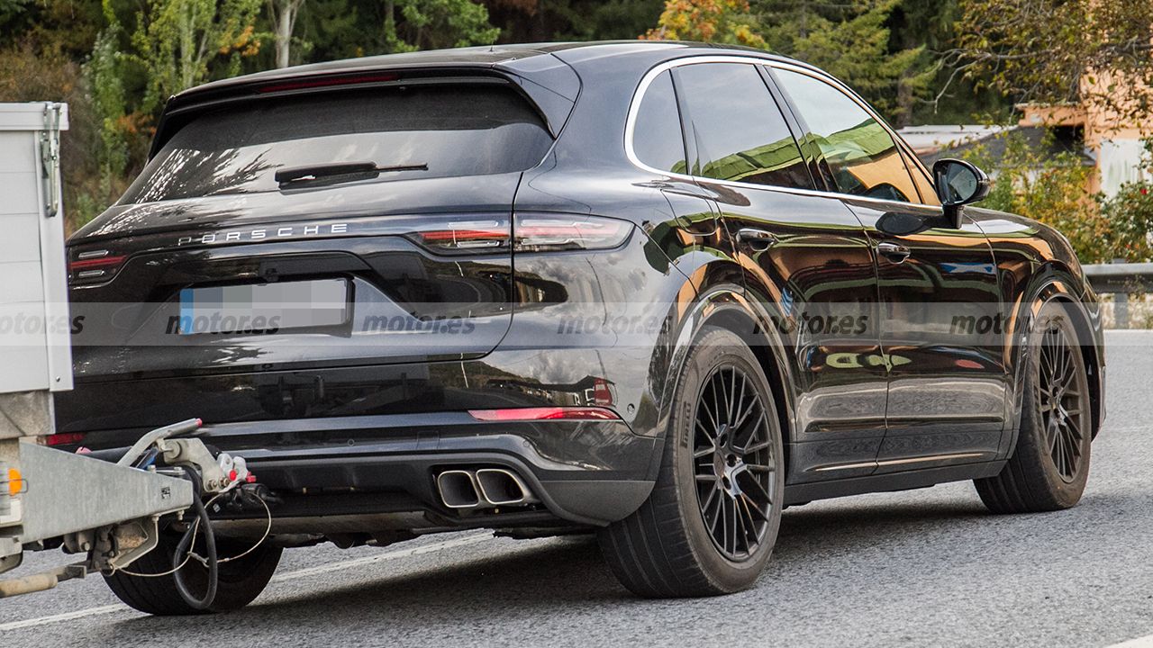 Porsche Cayenne 2022 - foto espía posterior