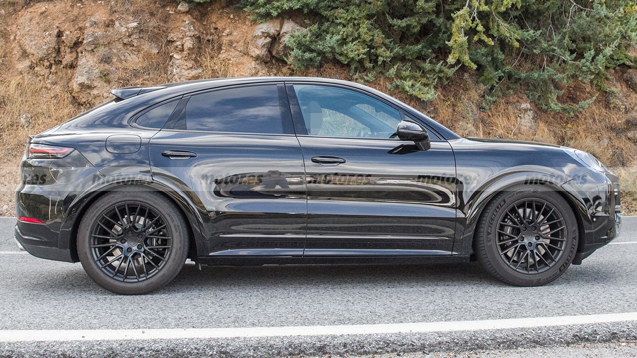 Porsche Cayenne Coupé 2022 - foto espía lateral