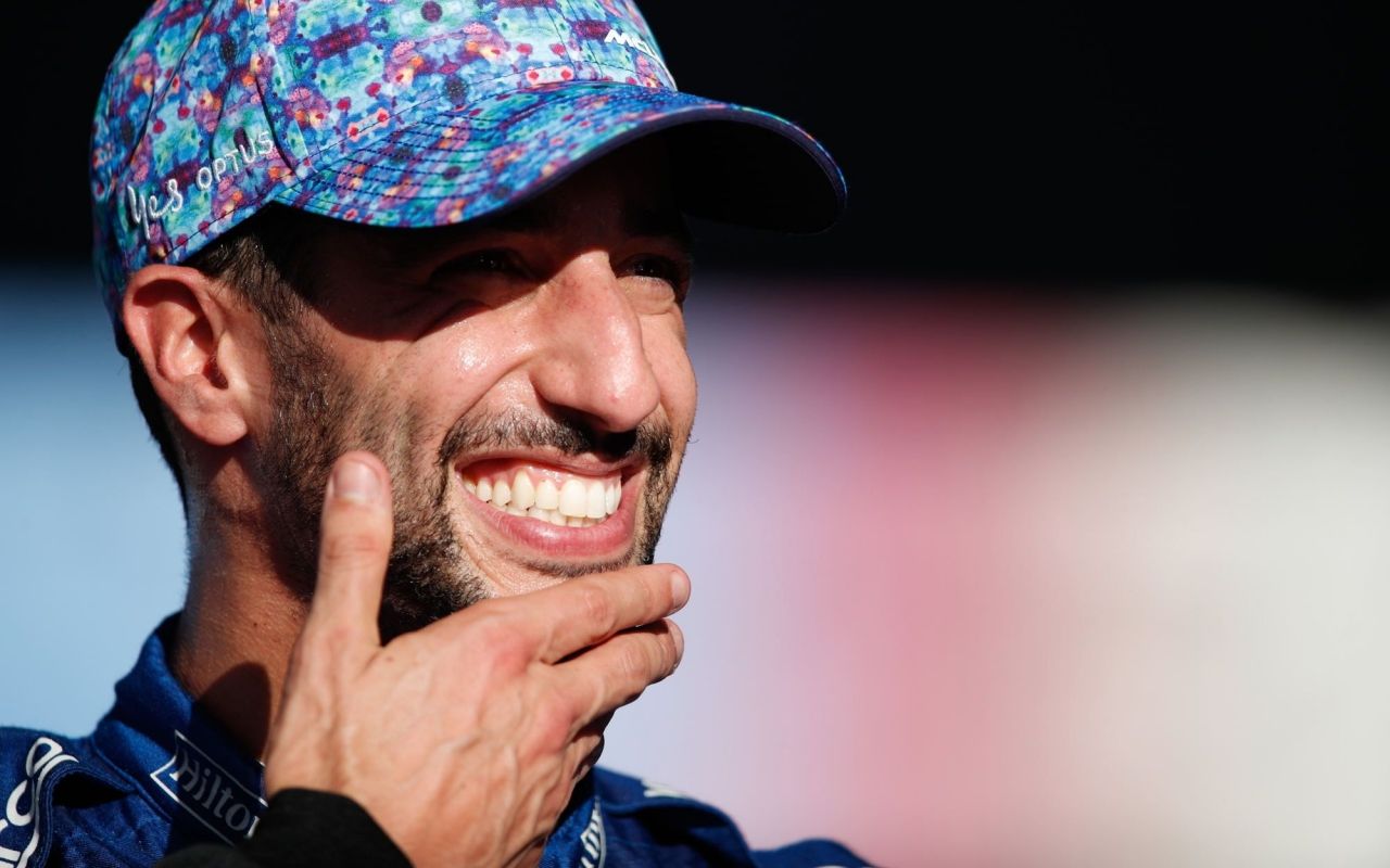 Ricciardo bromea con las acusaciones de Sainz: «Ser sucio de vez en cuando está bien»