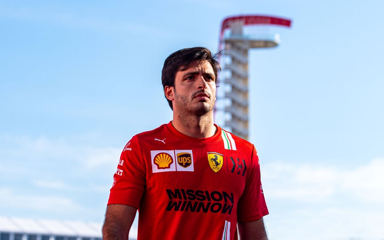 Sainz cree que Ferrari dará un paso atrás en Austin: «Esperemos estar cerca de McLaren»