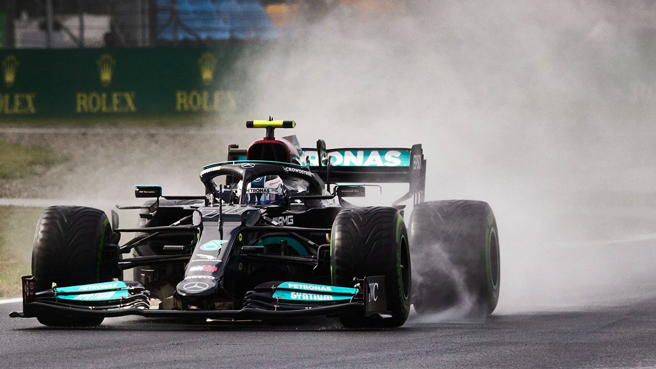 Bottas logra su primera victoria del 2021 en una carrera de pesadilla para Alonso