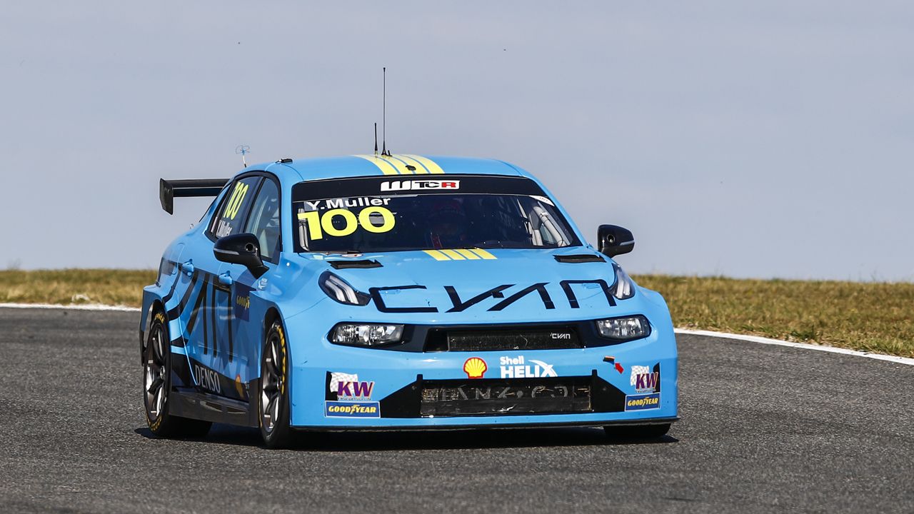 Yvan Muller se hace fuerte en Pau-Arnos y consigue la pole del WTCR