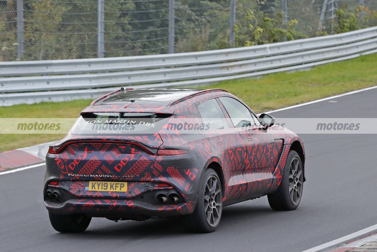 Fotos espía Aston Martin DBX S en Nürburgring