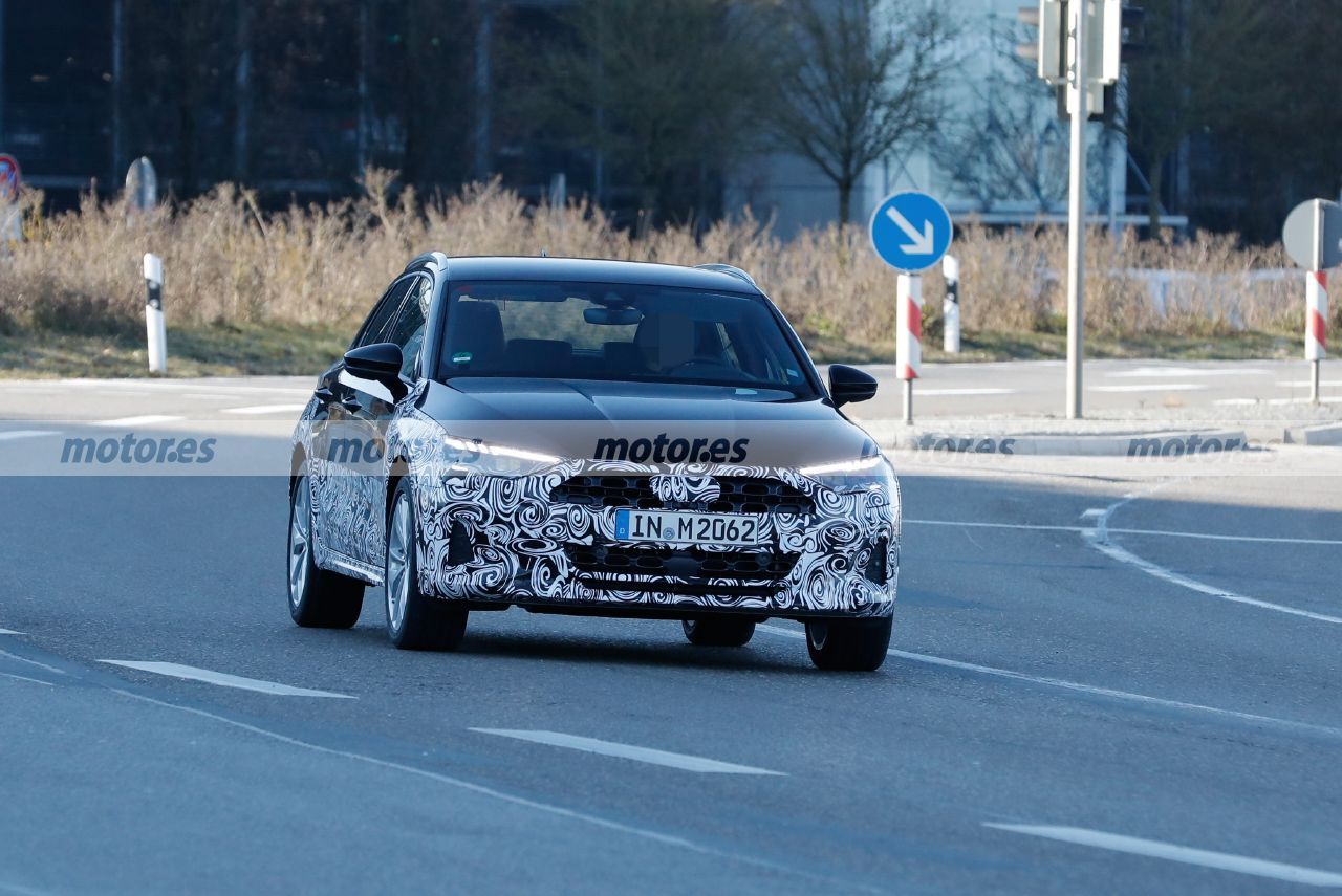 El prototipo del futuro Audi A3 Cityhopper 2023, cazado cerca de la sede de Audi