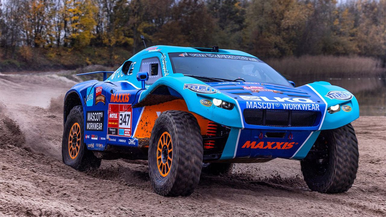 Los Coronel cambian 'The Beast' por un Century CR6 para el Dakar 2022