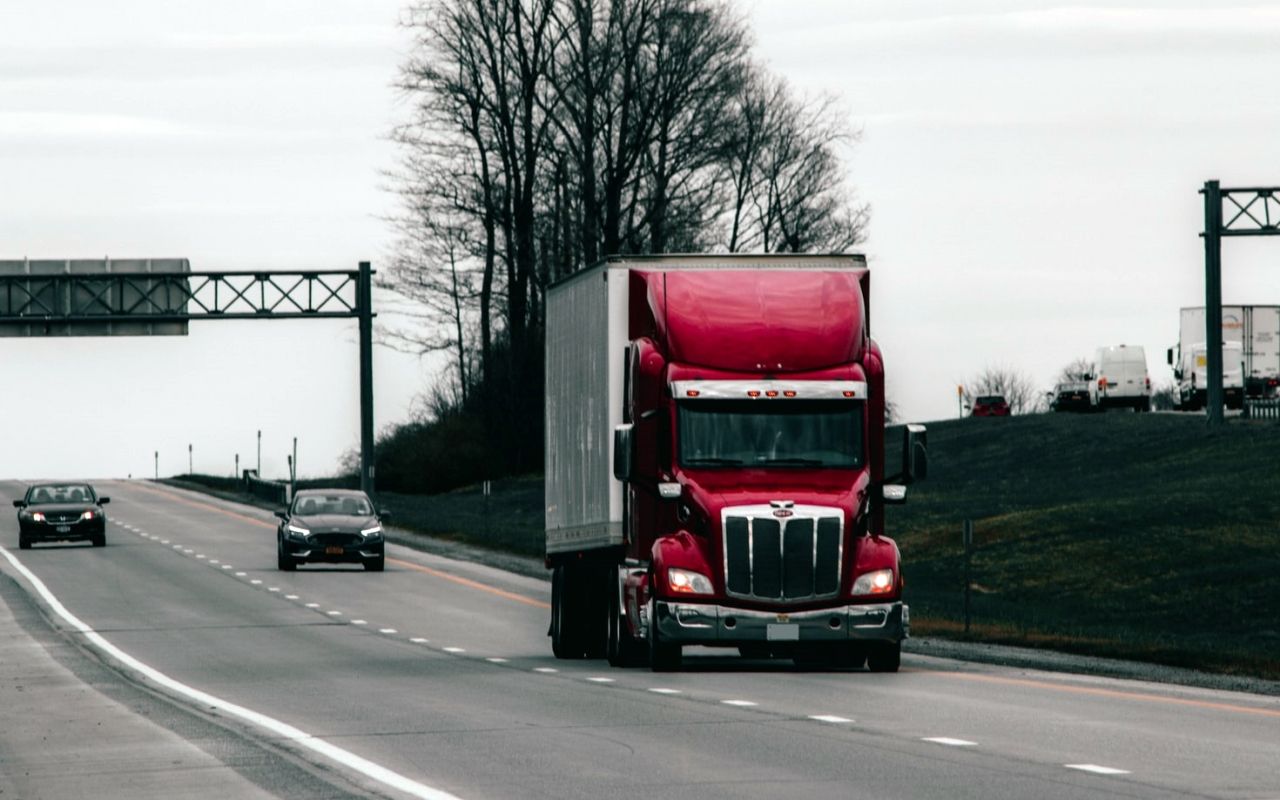 La euroviñeta y el coste del diésel, entre las razones del parón de los camioneros