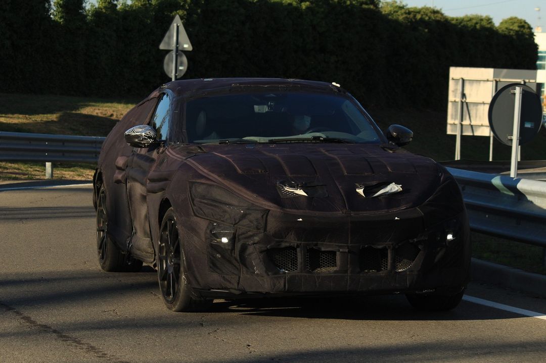 El Ferrari Purosangue 2023 vuelve a dejarse ver en nuevas fotos espía