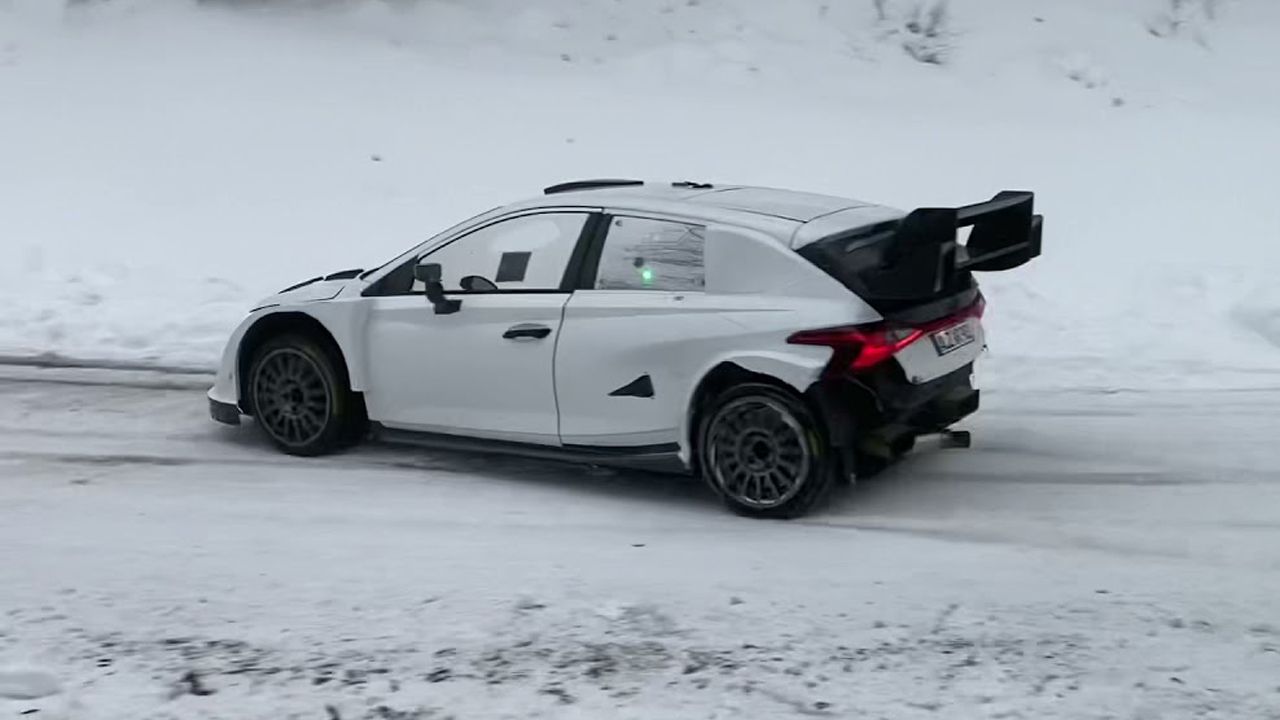 El Hyundai i20 N Rally1 ya rueda sobre asfalto y nieve en su último test