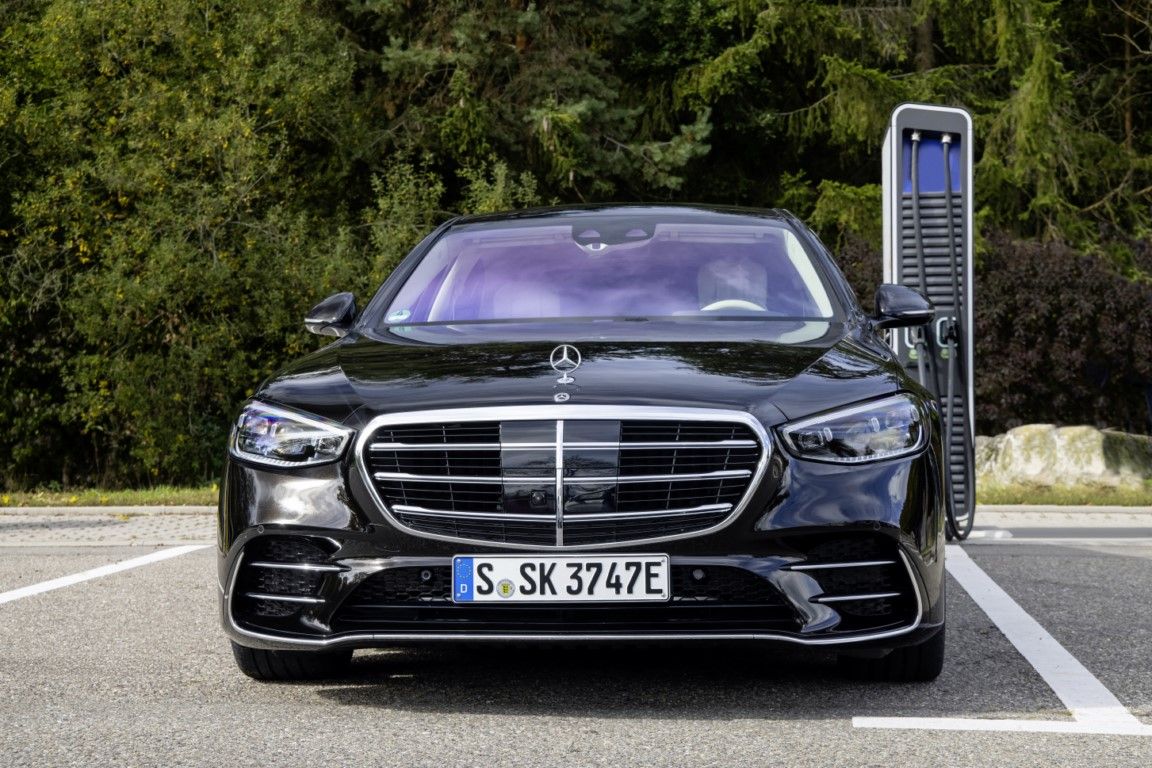 Mercedes Clase S 580 e 4MATIC, tracción total en la berlina de lujo híbrida enchufable