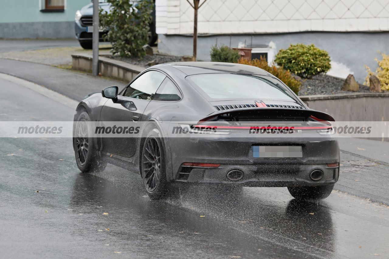 Foto espía Porsche 911 Dakar 2023 - exterior