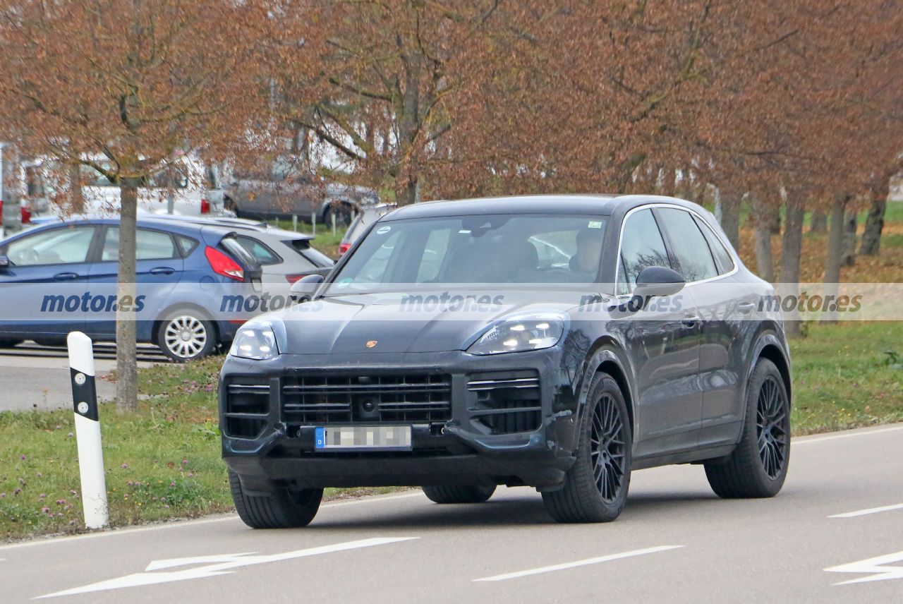 El Porsche Cayenne Facelift 2023 revela sus pilotos traseros en estas fotos espía