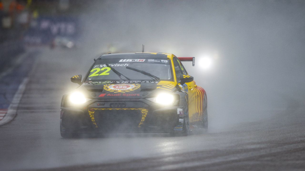 Rob Huff se impone en la última carrera de la temporada 2021 del WTCR