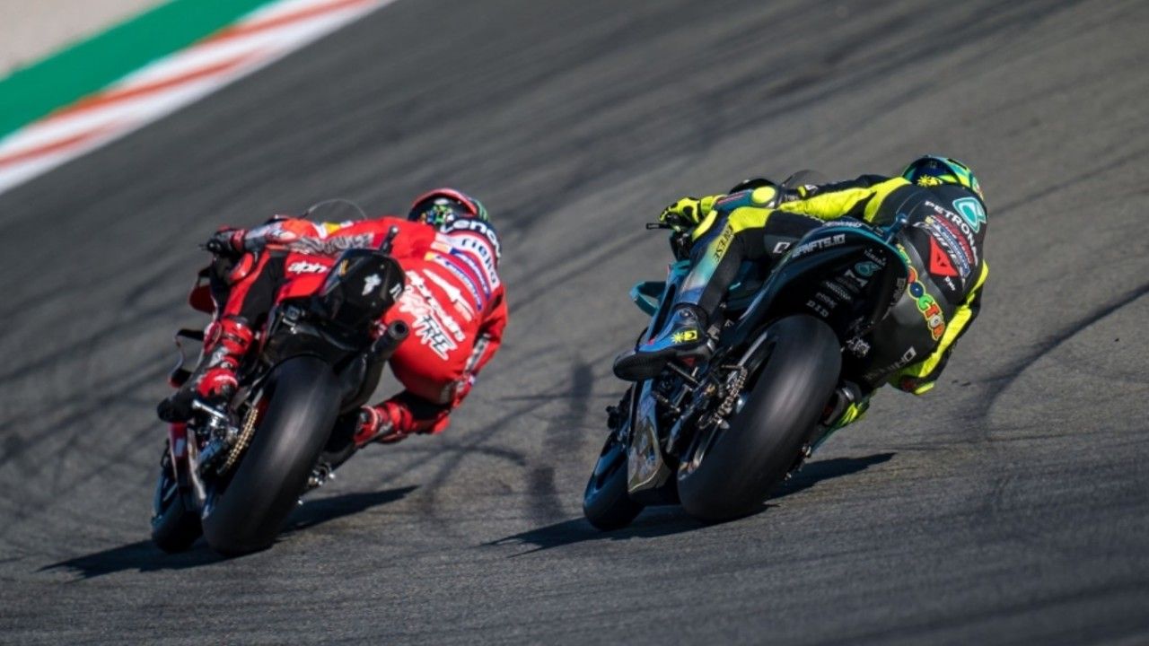 Triunfo de Pecco Bagnaia en Valencia y emotiva despedida de Valentino Rossi