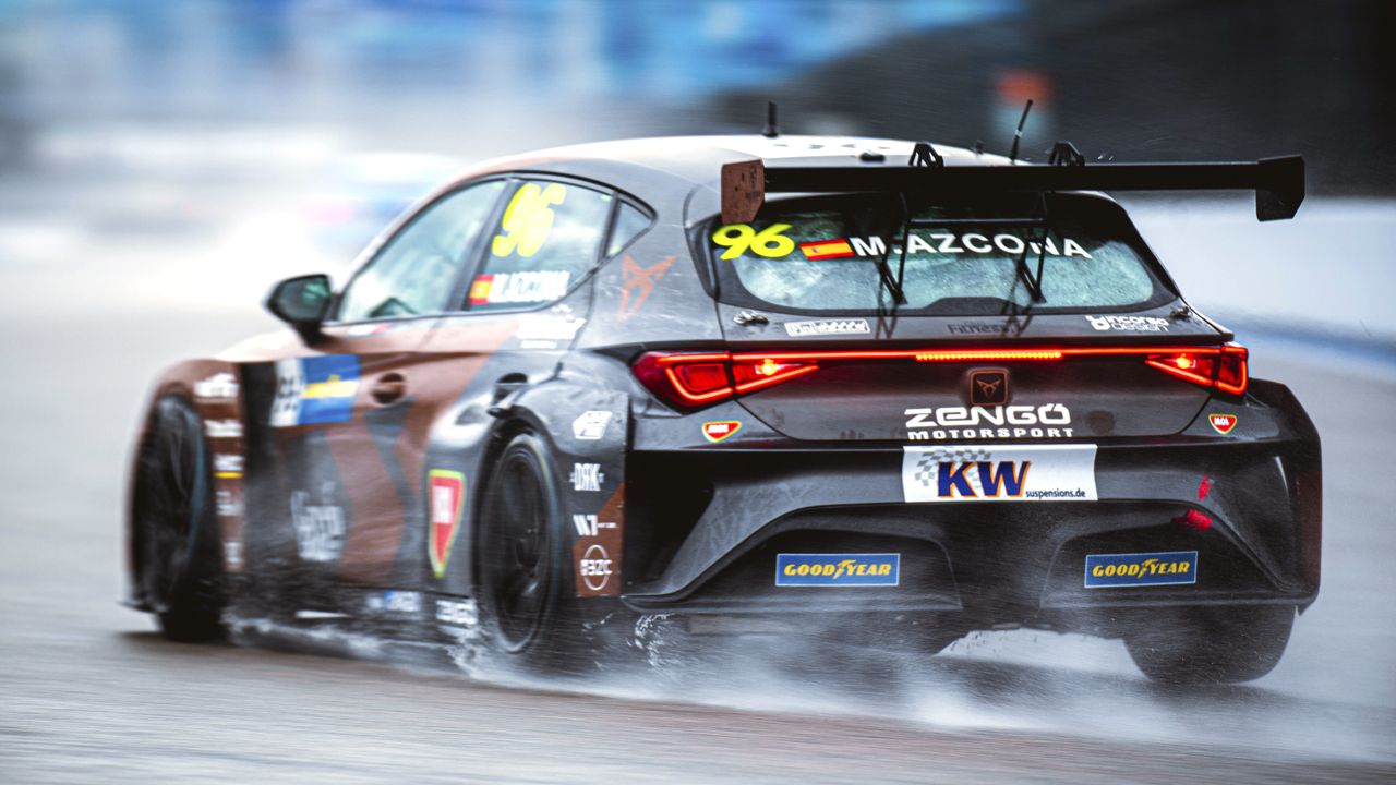 Triunfo de Mikel Azcona en el segundo título del WTCR de Yann Ehrlacher